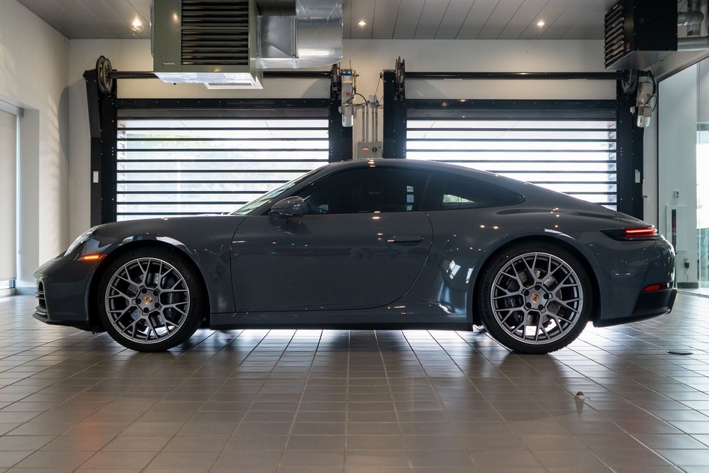 2025 Porsche 911 photo 2