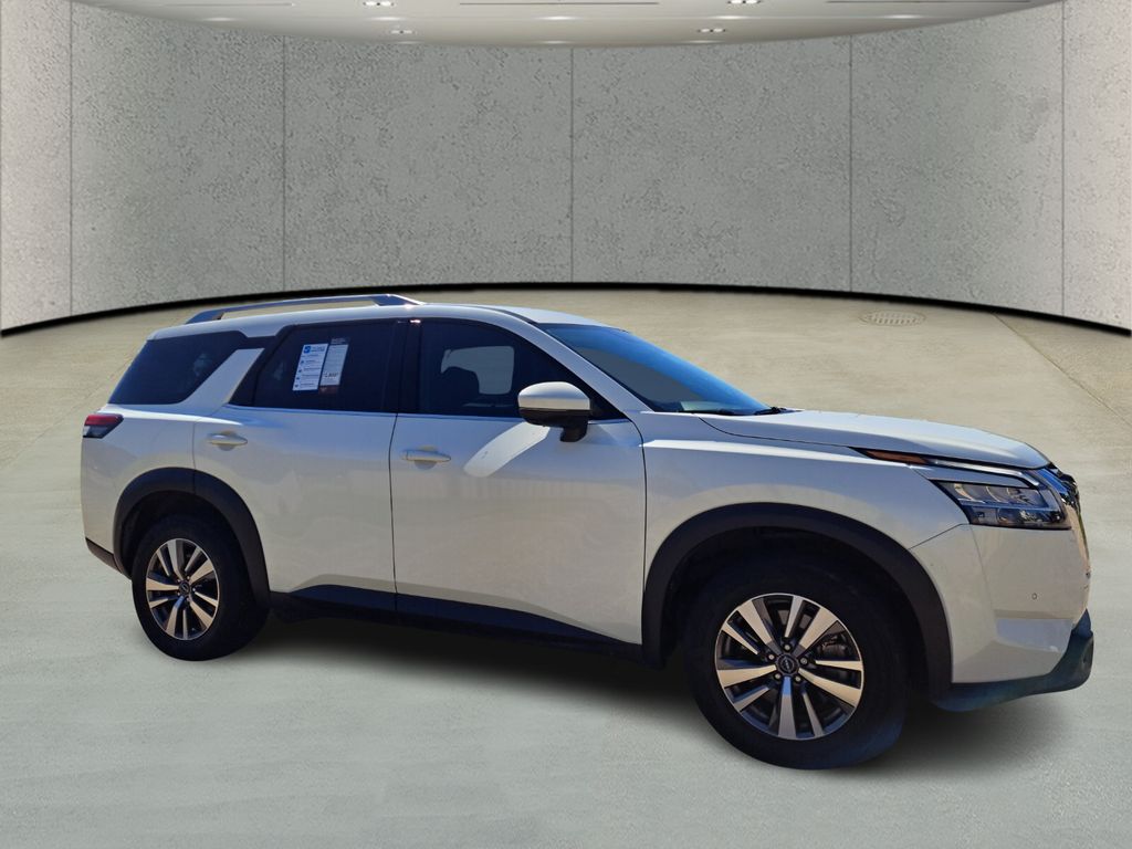 2023 Nissan Pathfinder SL photo 2