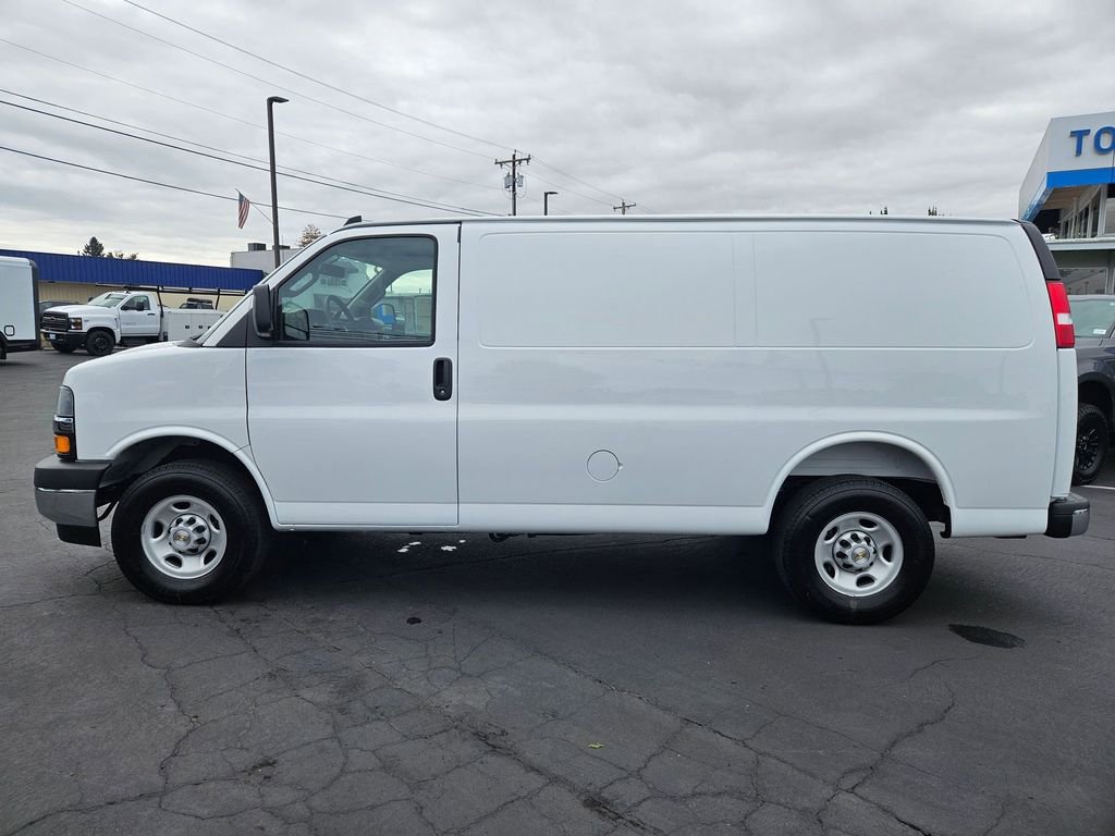 2025 Chevrolet Express Cargo 2500 photo 3