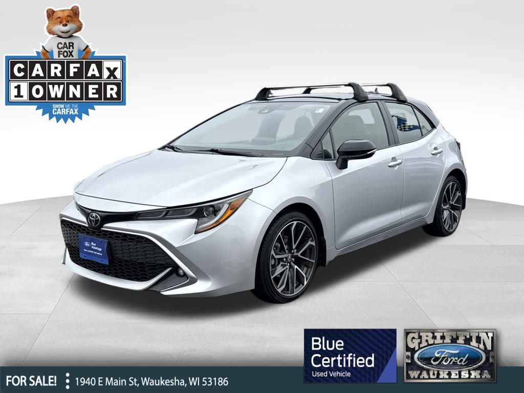 2022 Toyota Corolla Hatchback XSE's photo