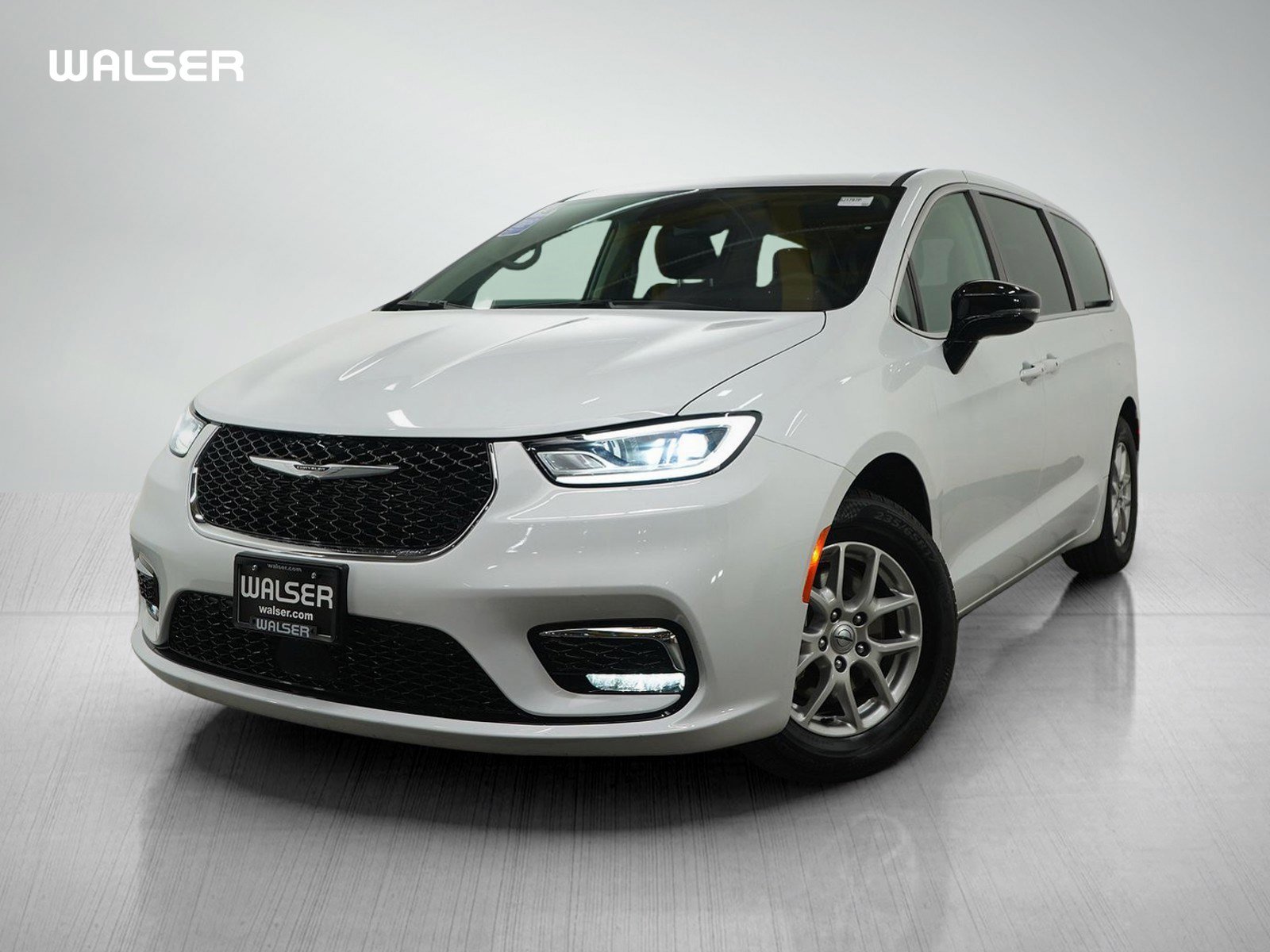 2024 Chrysler Pacifica Touring L's photo