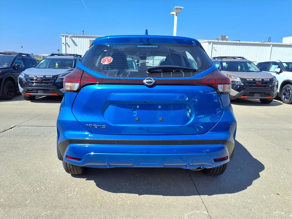 2025 Nissan Kicks Play S photo 4