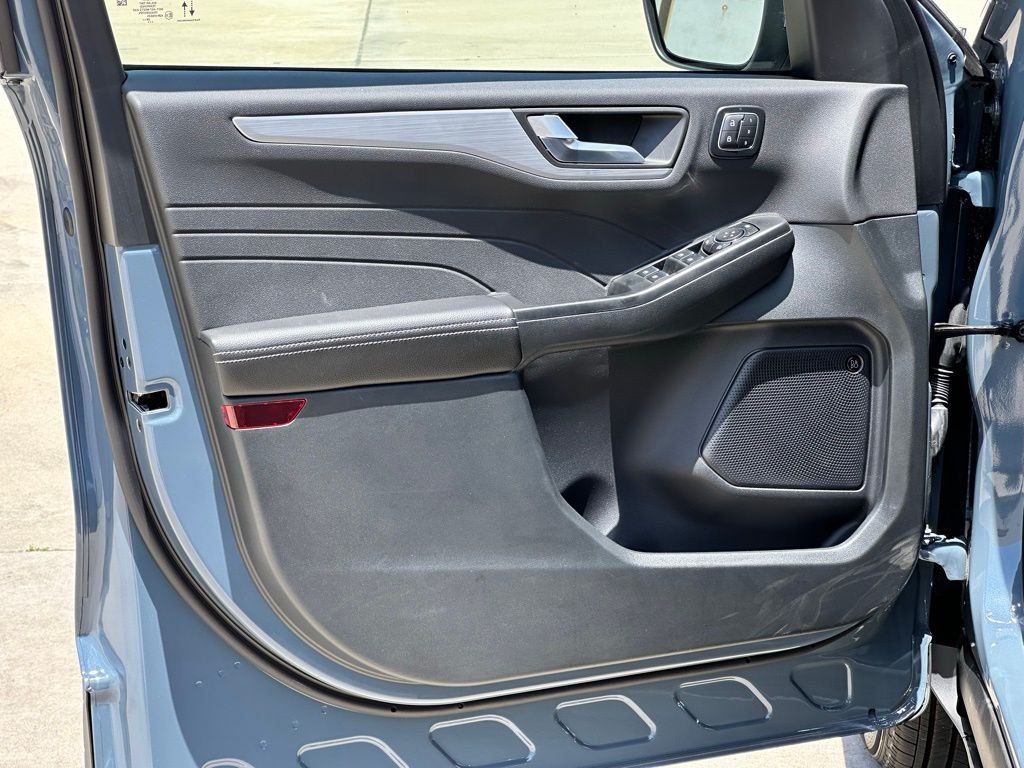 2025 Ford Escape Plug-In Hybrid photo 16