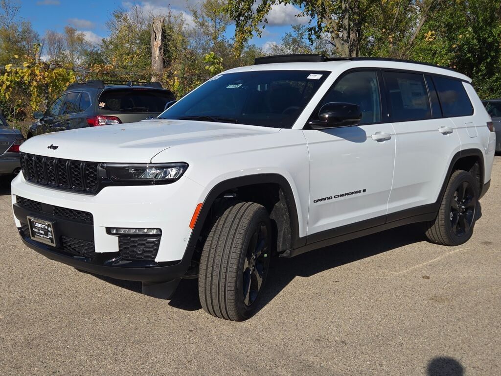2025 Jeep Grand Cherokee Limited photo 4