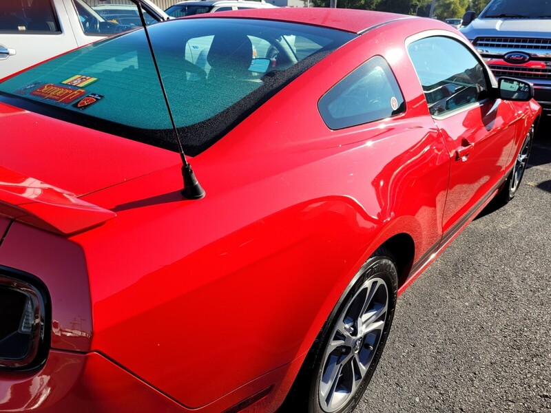 2014 Ford Mustang V6 Premium photo 7