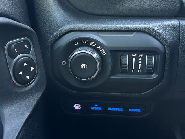 2022 Jeep Wrangler Unlimited Sahara 4xe photo 17