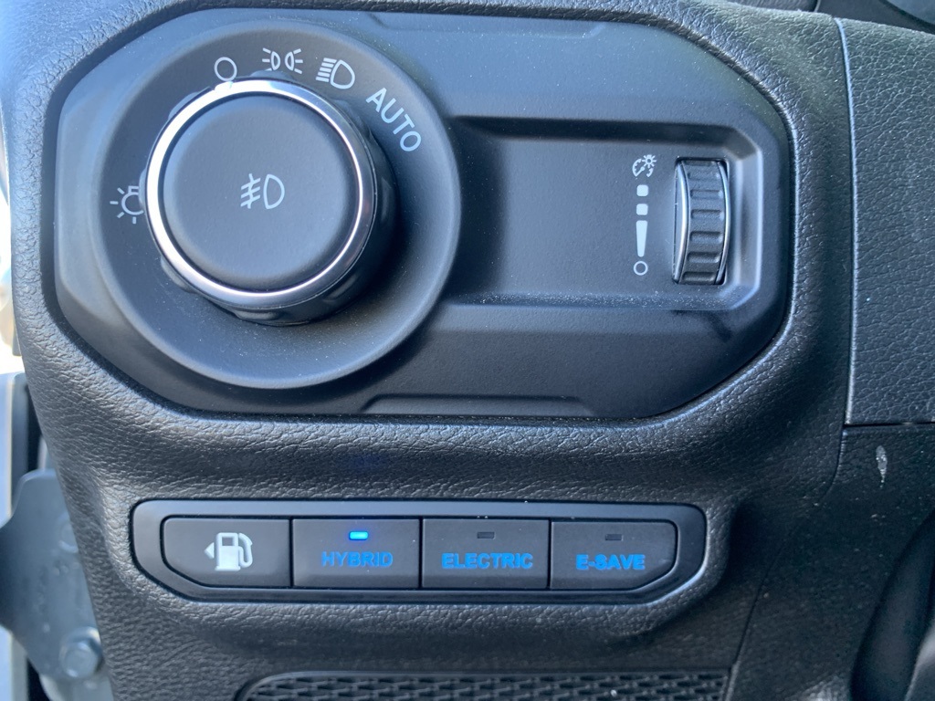 2023 Jeep Wrangler Sahara 4xe photo 12