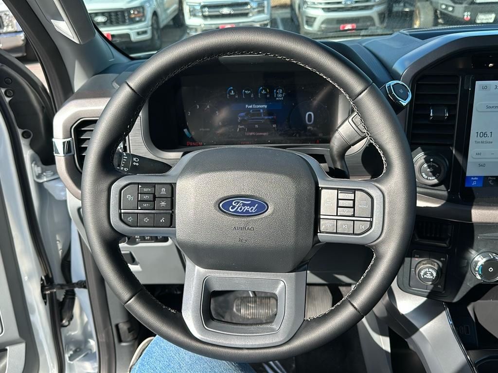 2025 Ford F-150 XLT photo 16