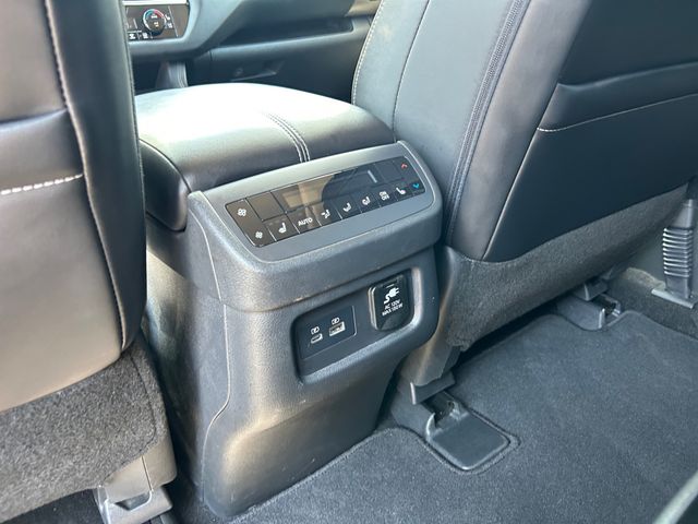 2024 Nissan Pathfinder Platinum photo 23