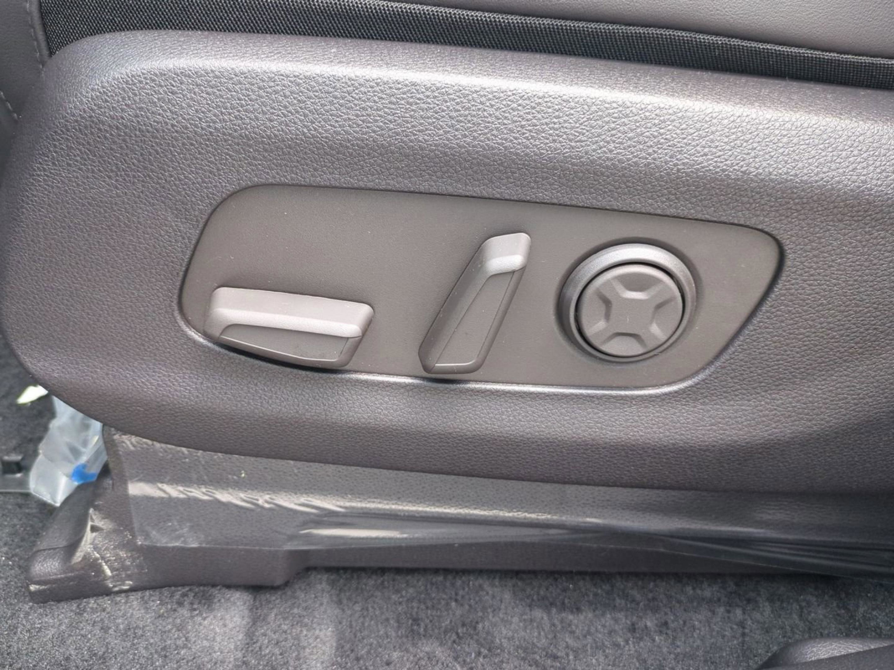 2026 Kia Carnival LXS photo 21