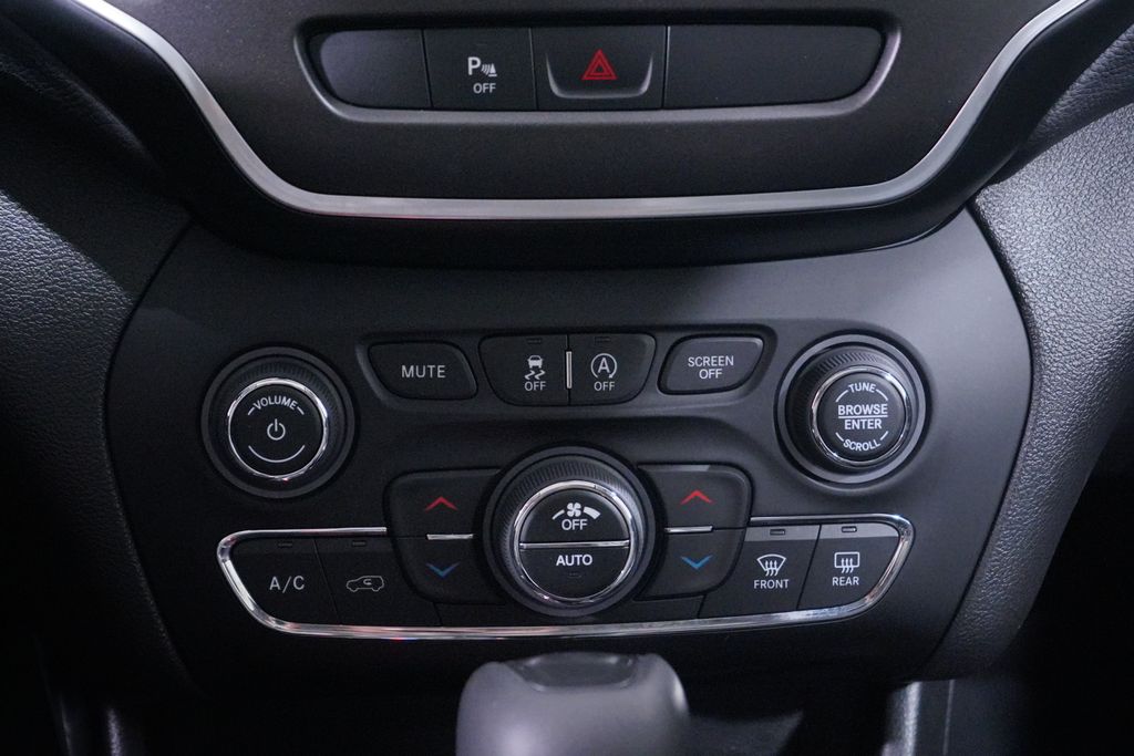 2020 Jeep Cherokee Trailhawk photo 11