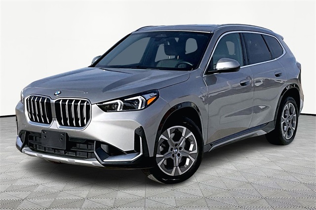 2025 BMW X1 28i's photo