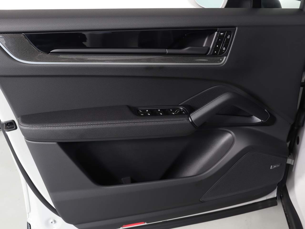 2025 Porsche Cayenne E-Hybrid photo 21