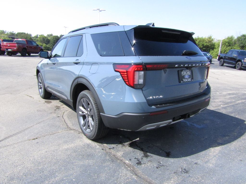 2025 Ford Explorer photo 3