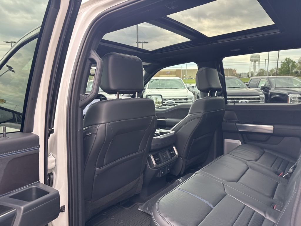 2025 Ford F-150 Platinum photo 17