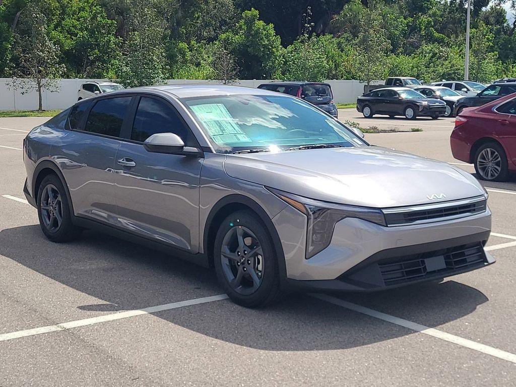 2025 Kia K4 LXS photo 3