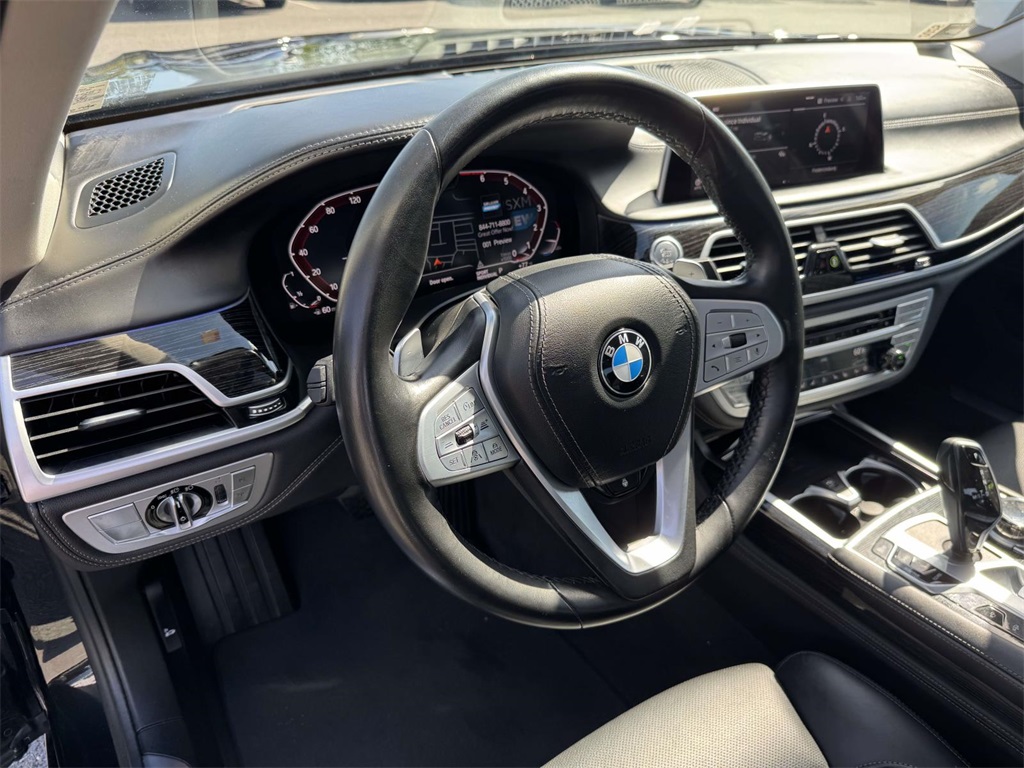 2020 Bmw 750i xDrive Sedan photo 2