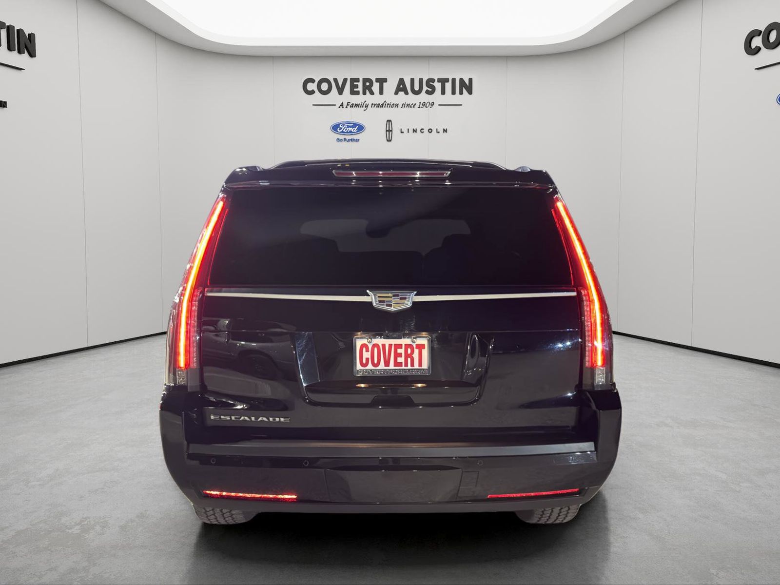 2020 Cadillac Escalade Luxury photo 4