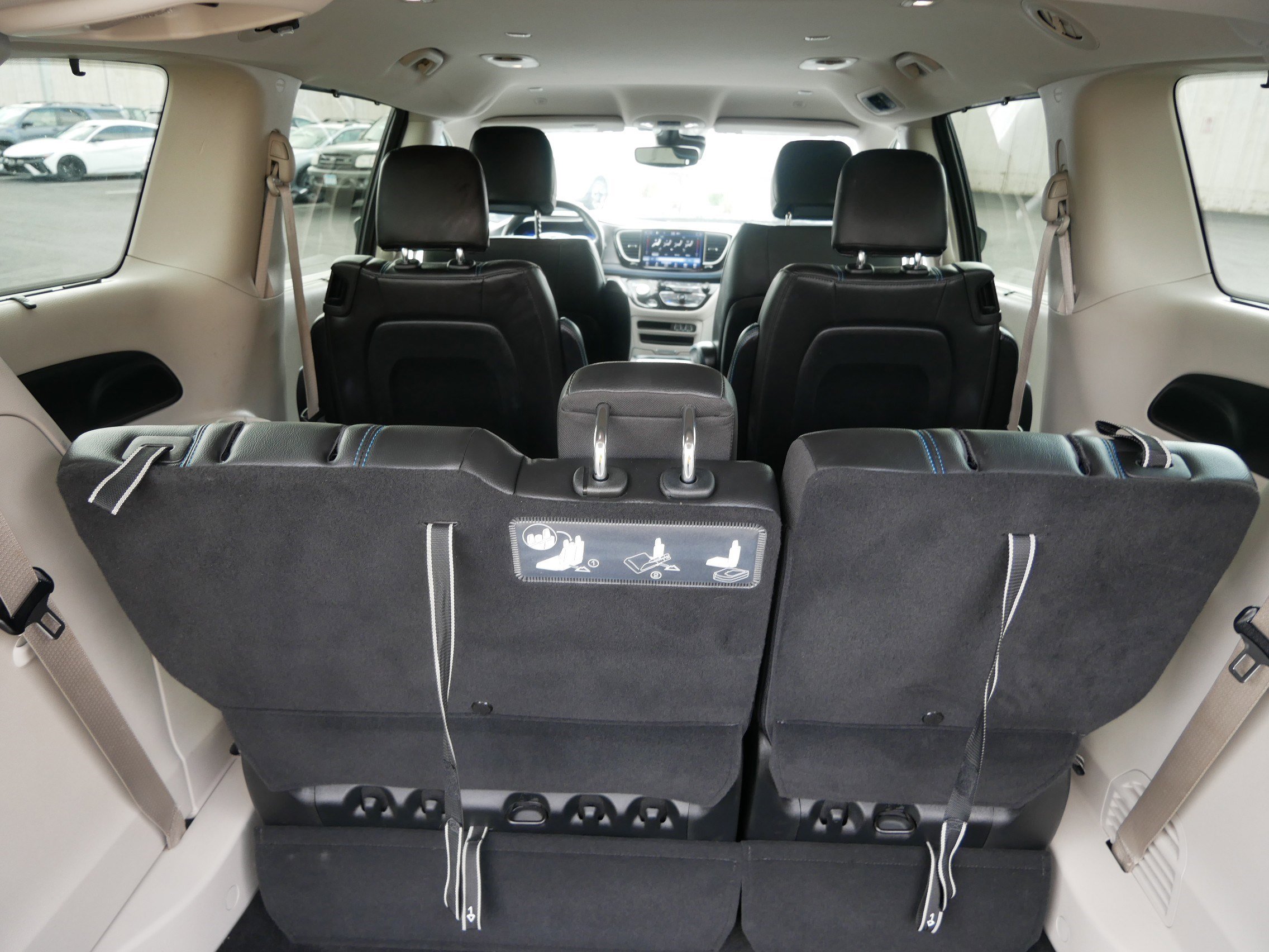 2021 Chrysler Pacifica Touring L photo 9
