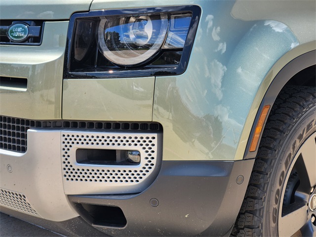 2025 Land Rover Defender 130 S photo 5