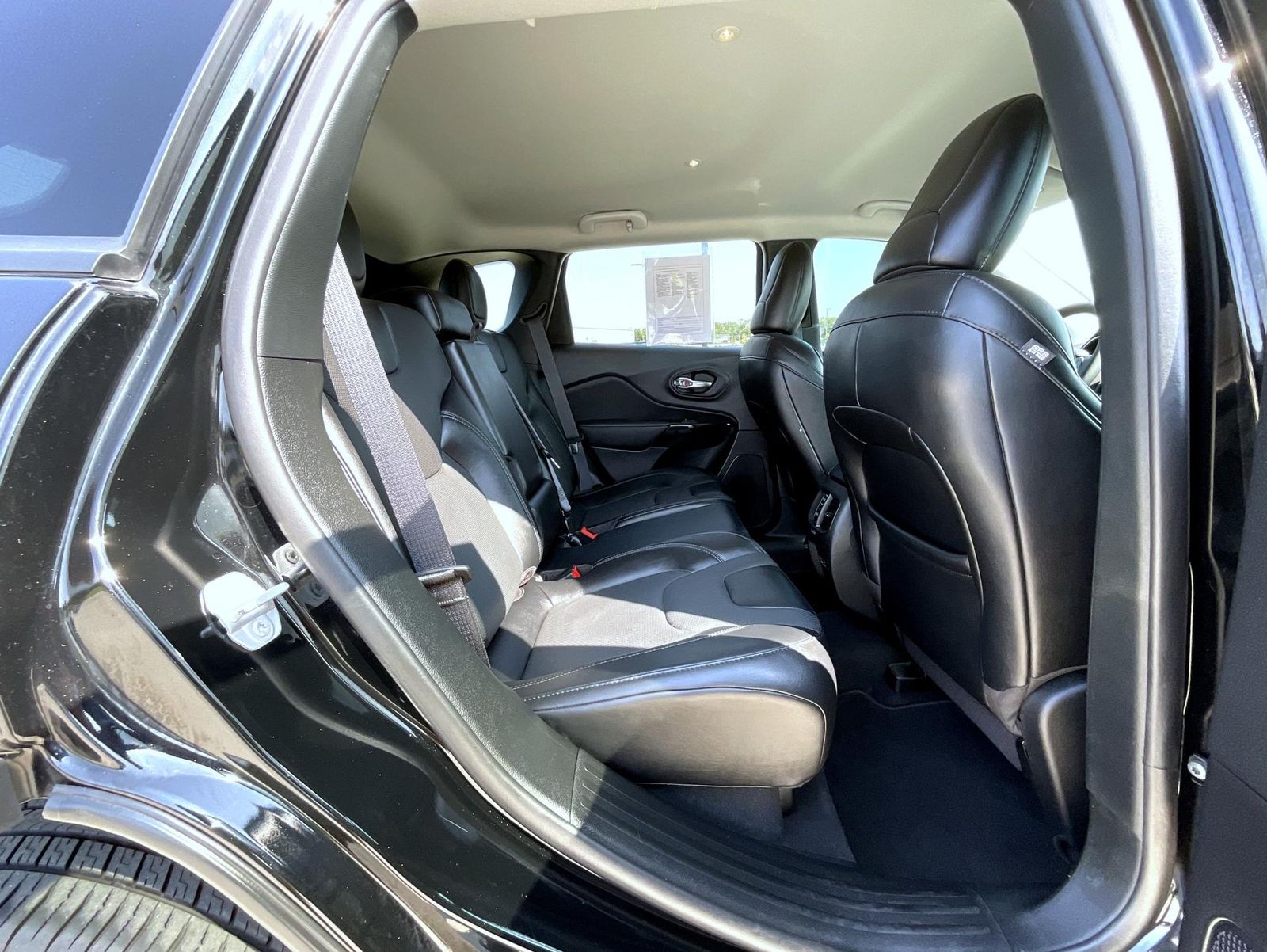 2023 Jeep Cherokee Altitude photo 16