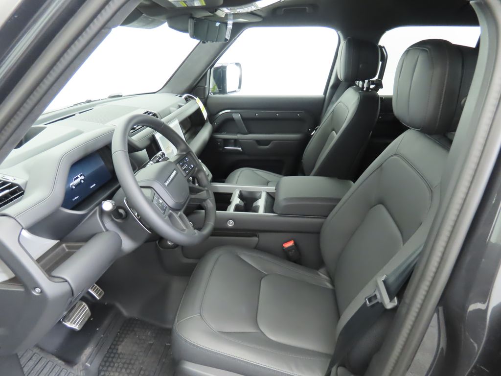 2025 Land Rover Defender 130 V8 photo 18