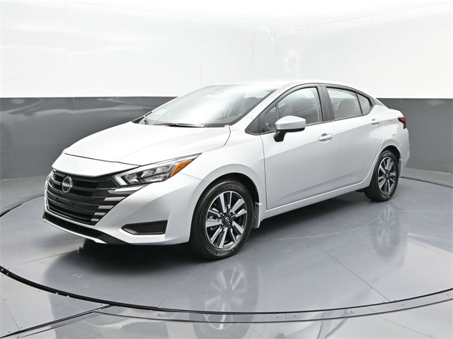 2025 Nissan Versa 1.6 SV photo 3