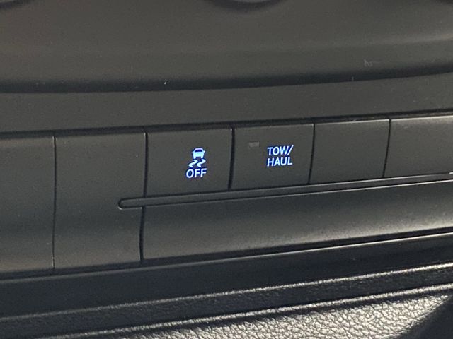2018 Ram 1500 SLT photo 23