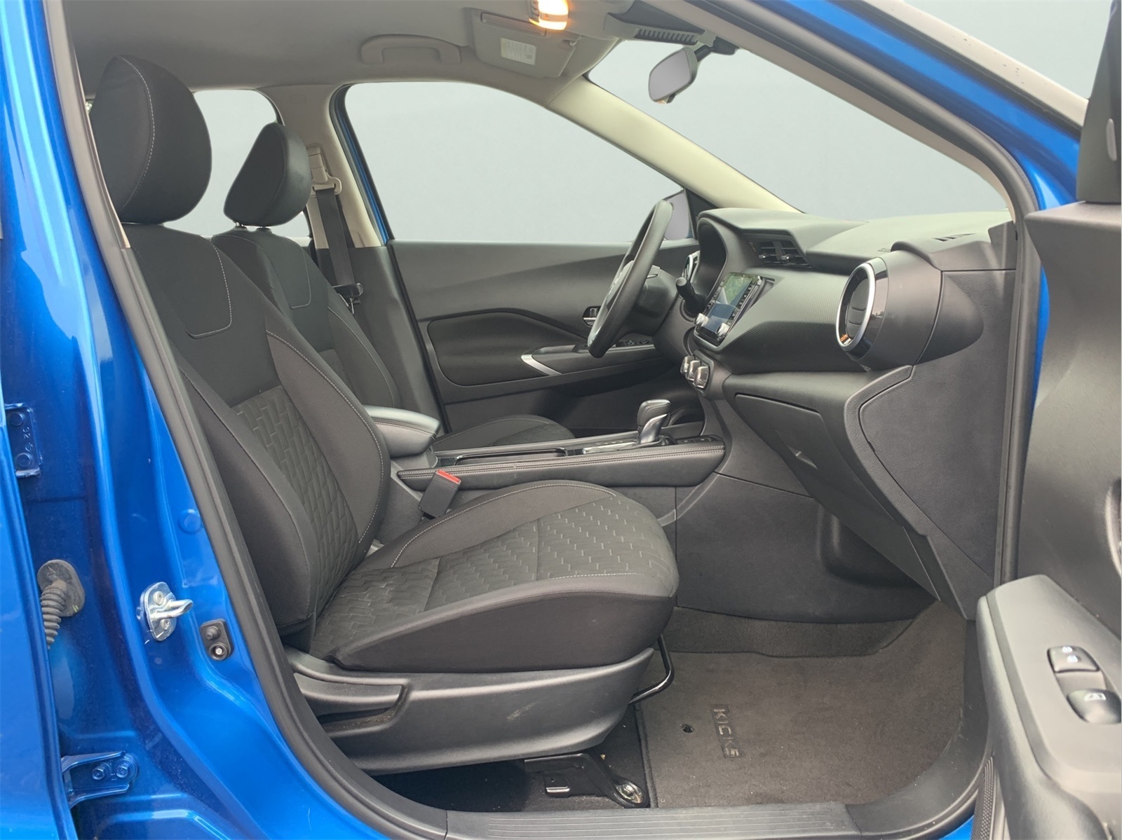 2023 Nissan Kicks SV photo 18
