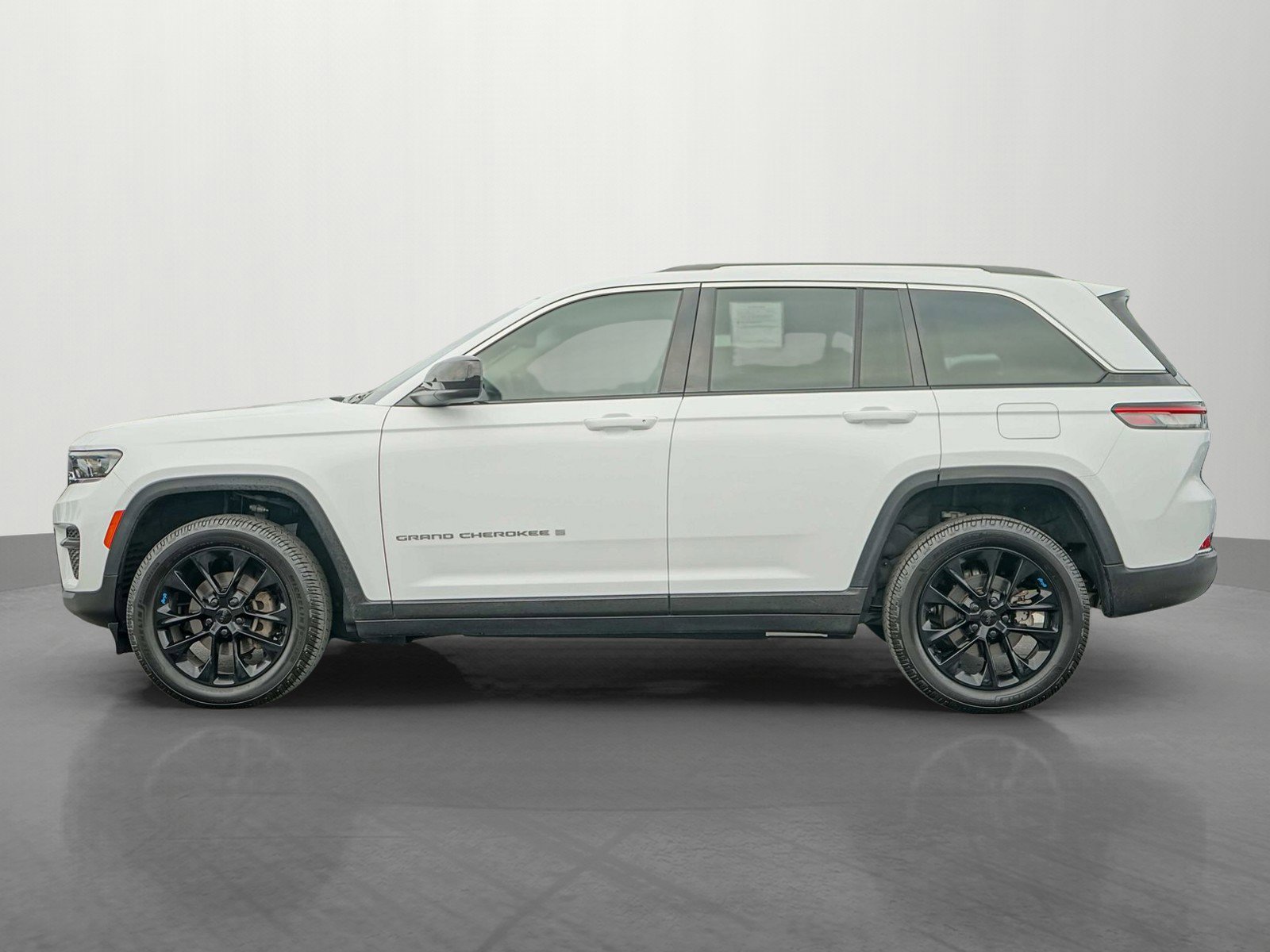 2022 Jeep Grand Cherokee Laredo photo 4