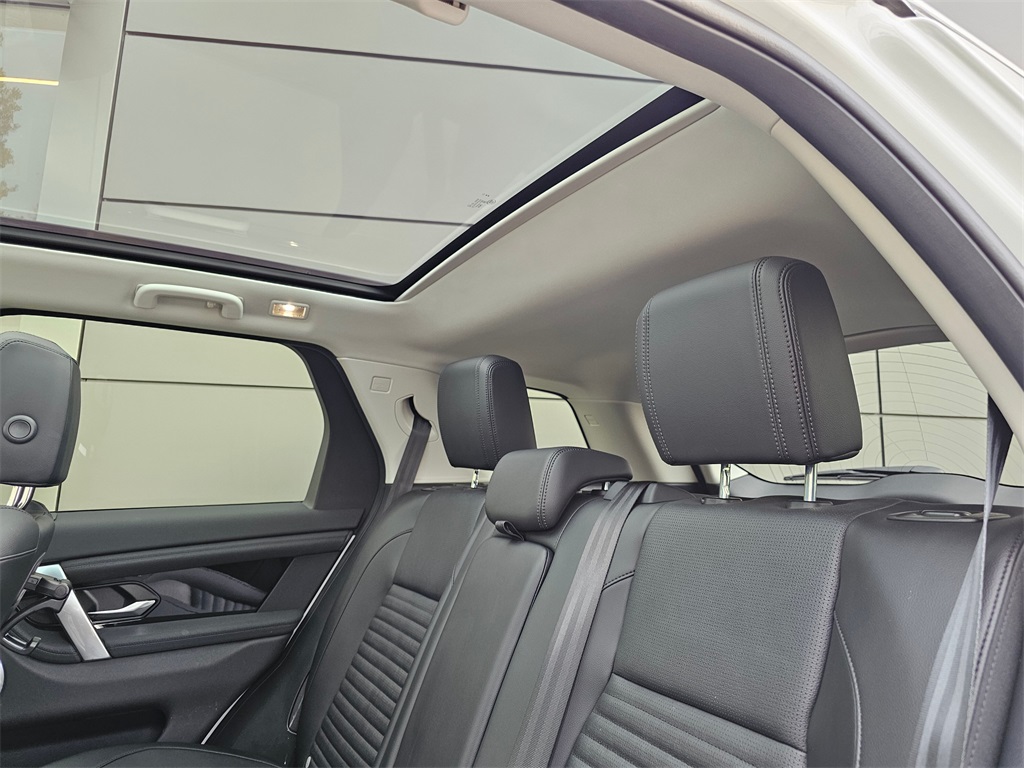 2025 Land Rover Discovery Sport S photo 19