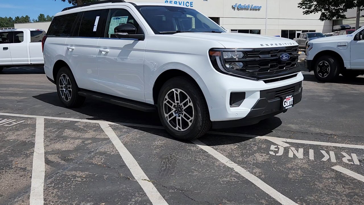 2025 Ford Expedition photo 14