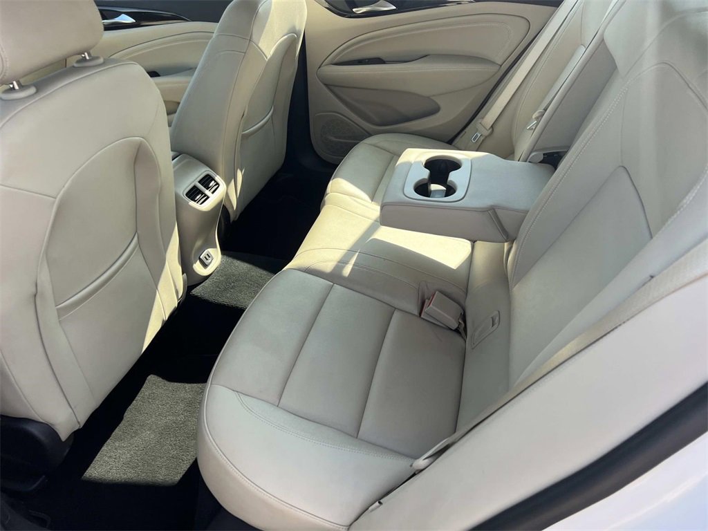 2018 Buick Regal Essence photo 11
