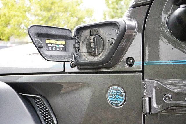 Used 2021 Gray Jeep Unlimited Rubicon 4xe image 25