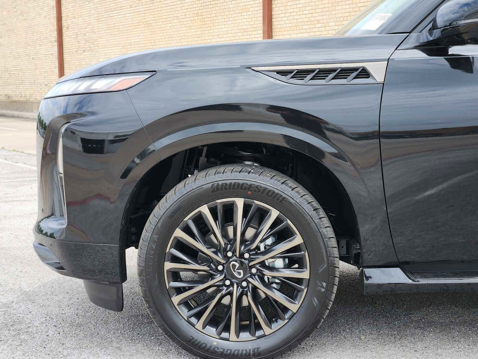 2025 Infiniti QX80 photo 6