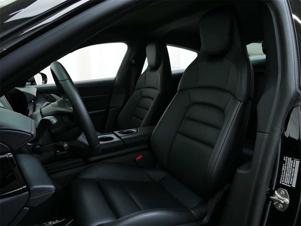 2025 Porsche Taycan 4S photo 5