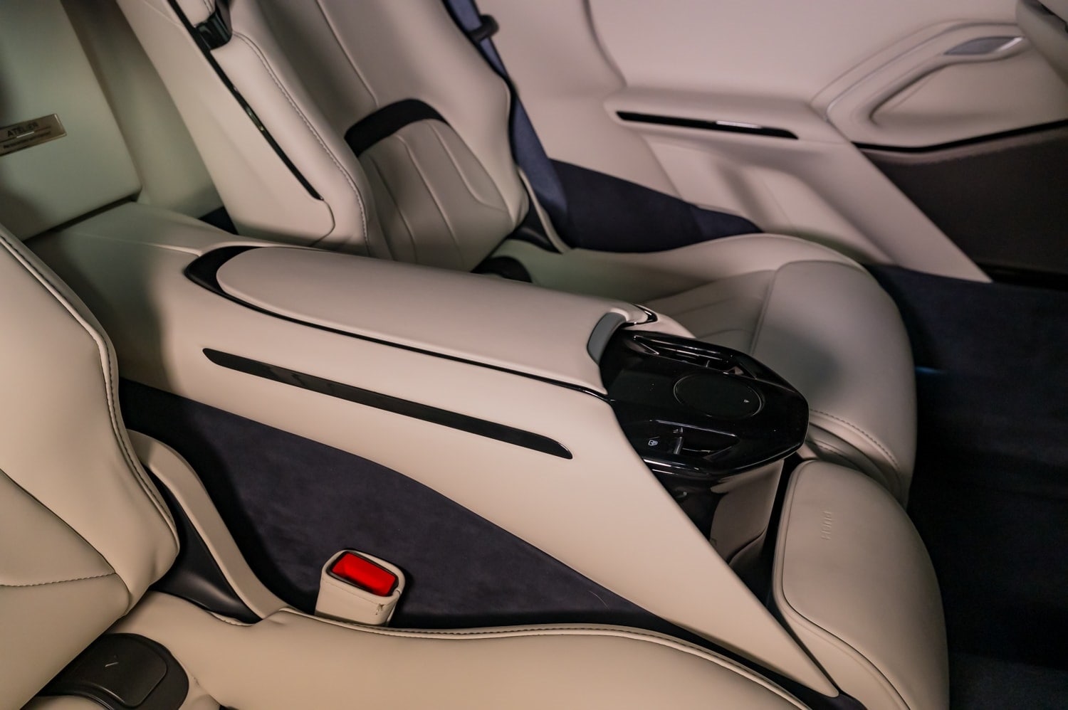 2024 Ferrari Purosangue photo 43