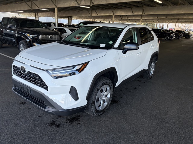 2023 Toyota RAV4 LE's photo