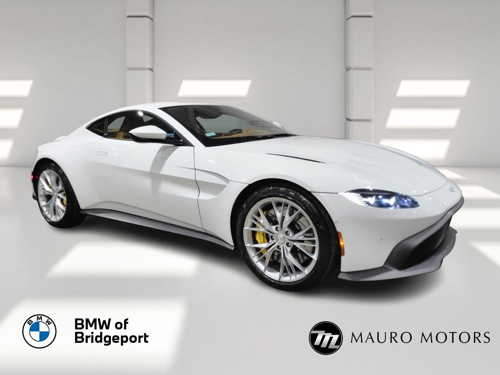 2021 Aston Martin Vantage Base's photo