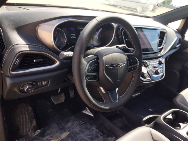 2026 Chrysler Pacifica photo 10