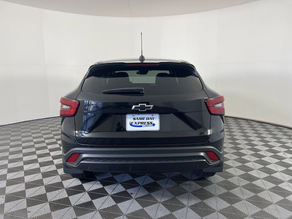 2025 Chevrolet Trax LS photo 6