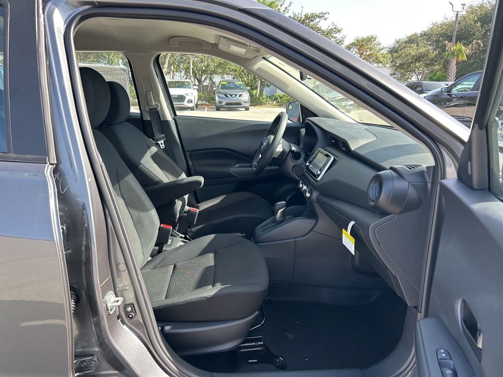 2025 Nissan Kicks Play S photo 27