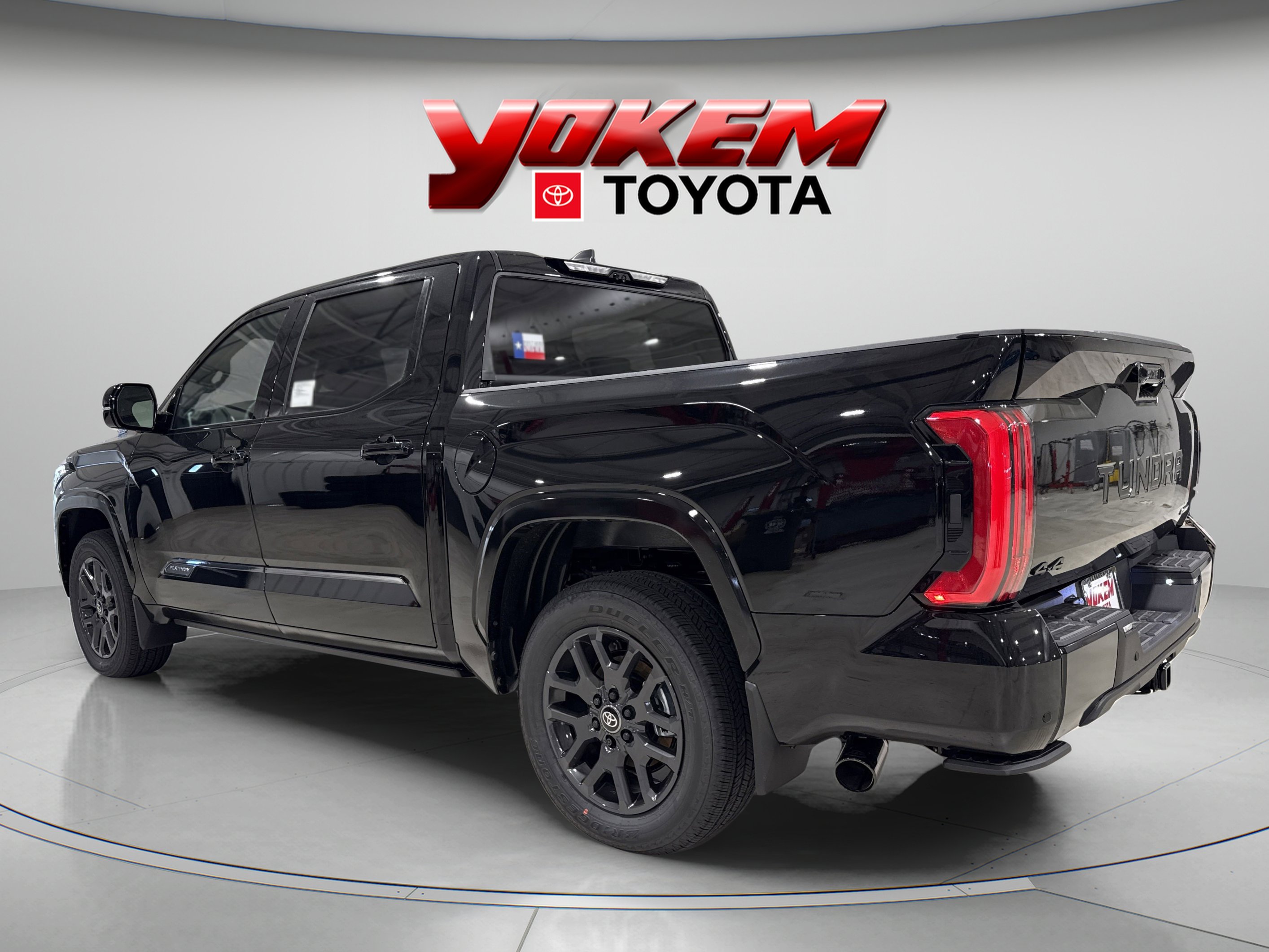 2025 Toyota Tundra Platinum CrewMax photo 3