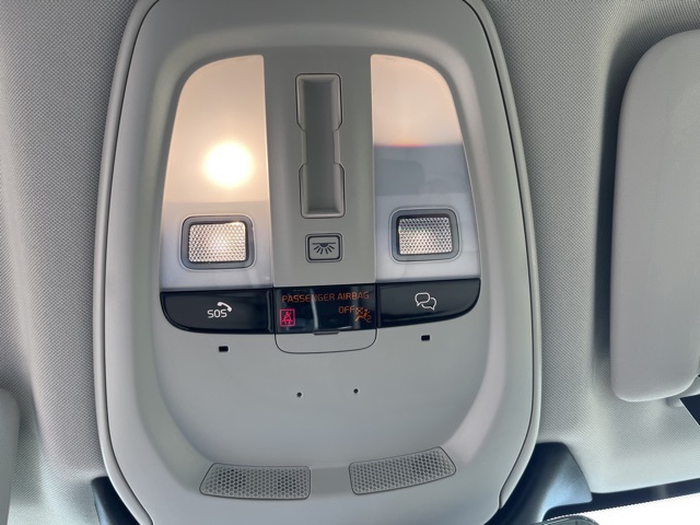 2025 Volvo XC60 B5 photo 19
