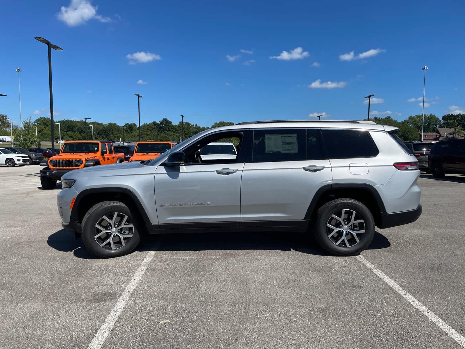 2025 Jeep Grand Cherokee Limited photo 4