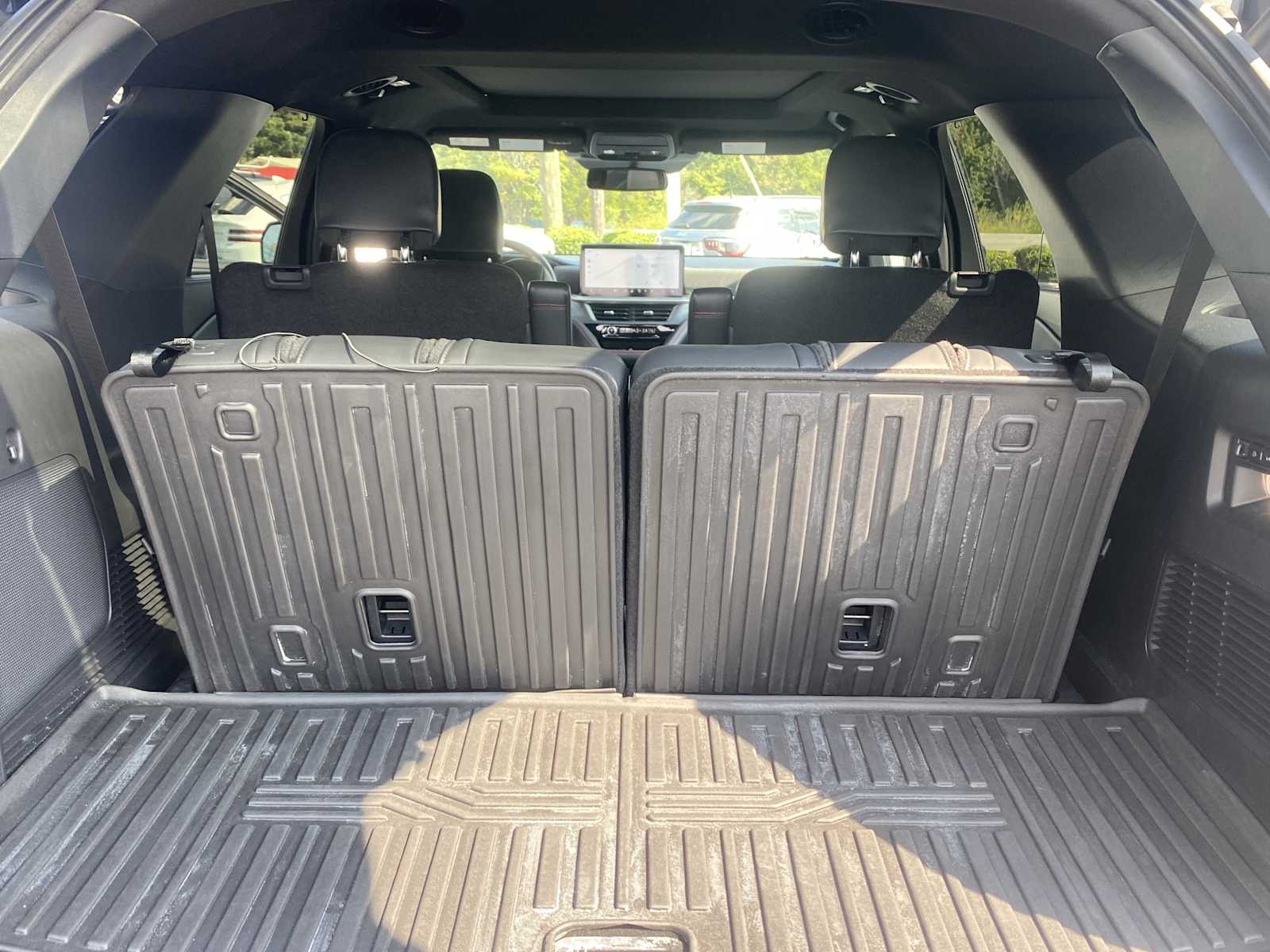 2025 Ford Explorer ST-Line photo 30