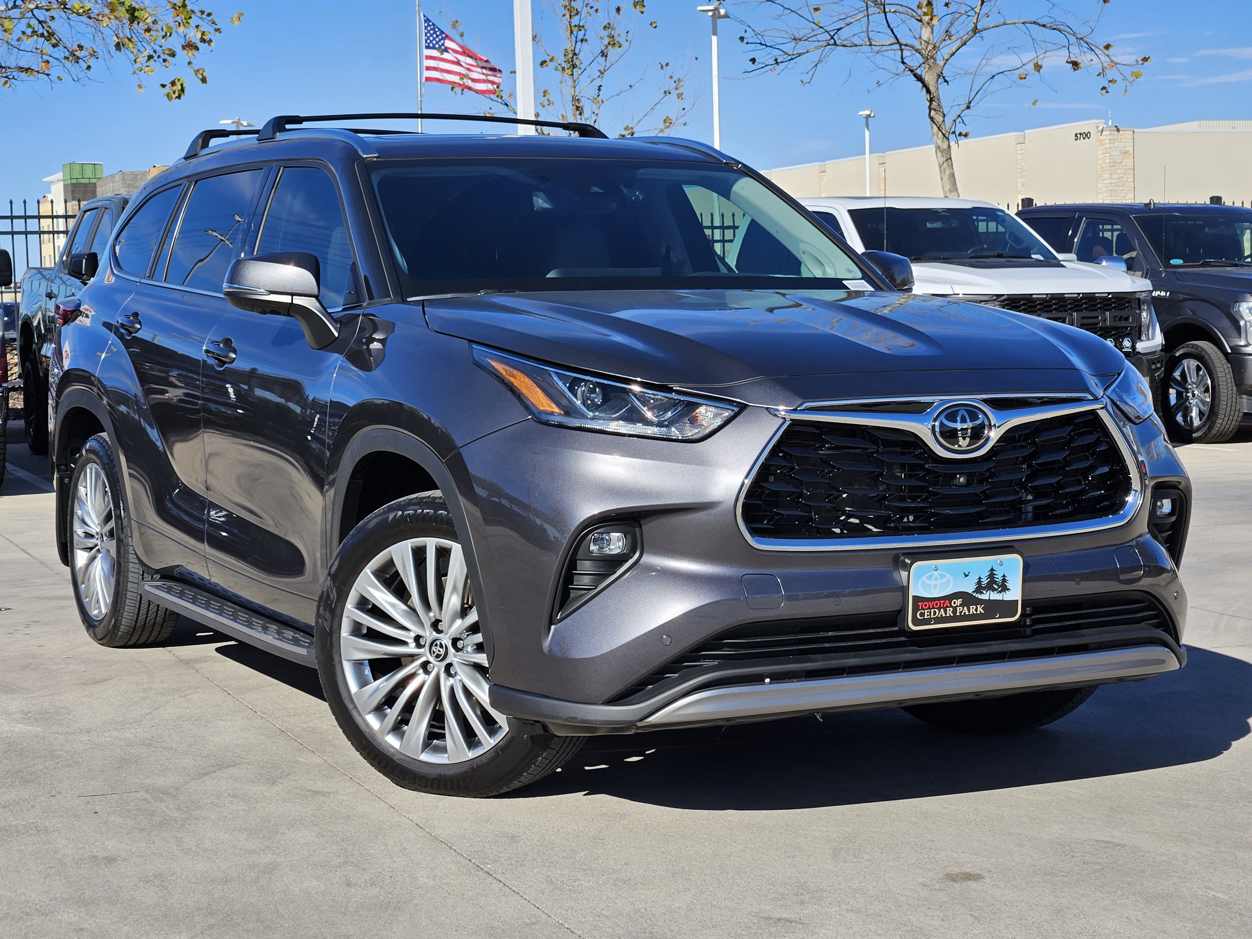 2024 Toyota Highlander Platinum's photo