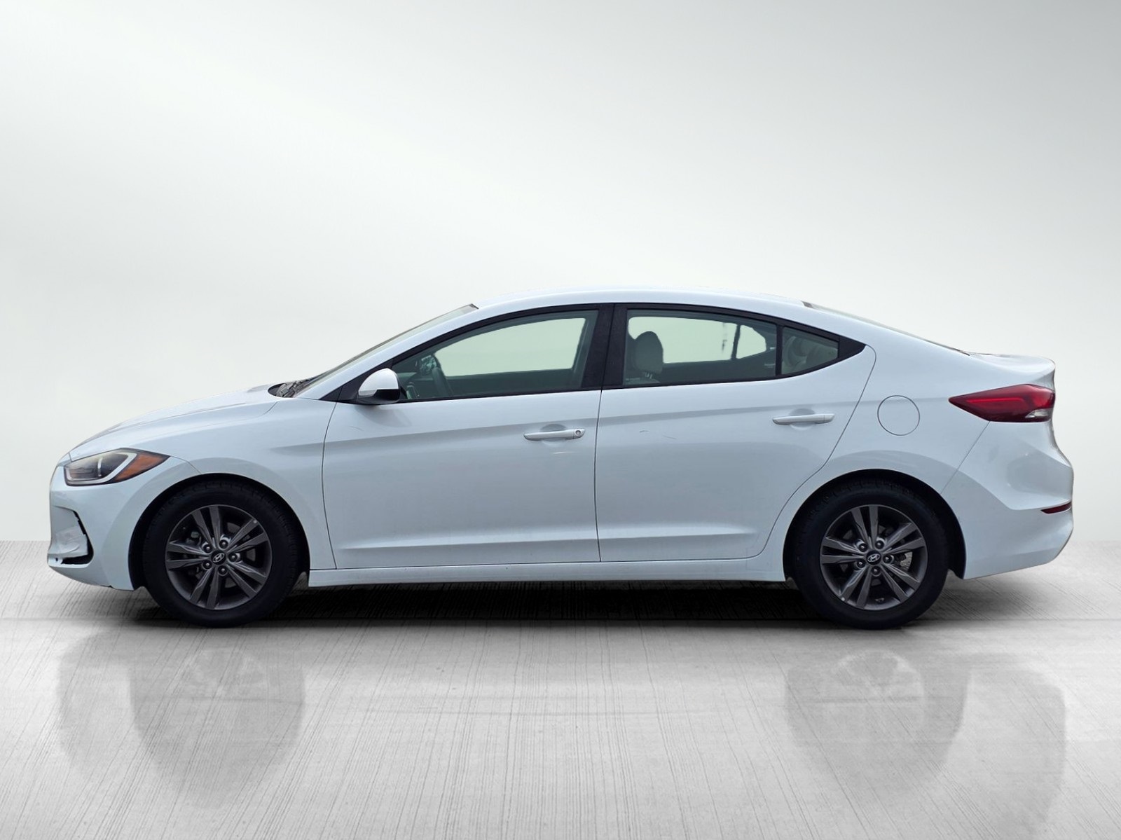 2018 Hyundai Elantra SEL photo 4