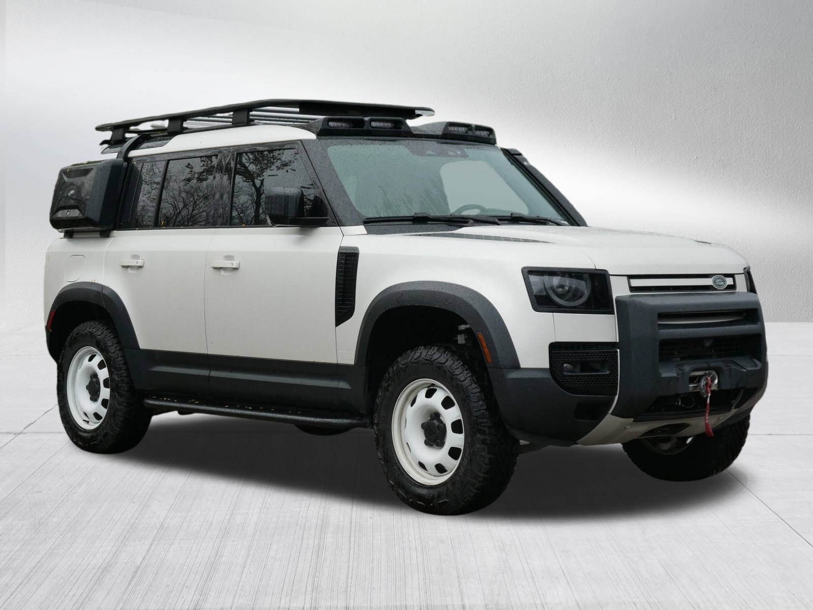 2024 Land Rover Defender 110 S photo 3