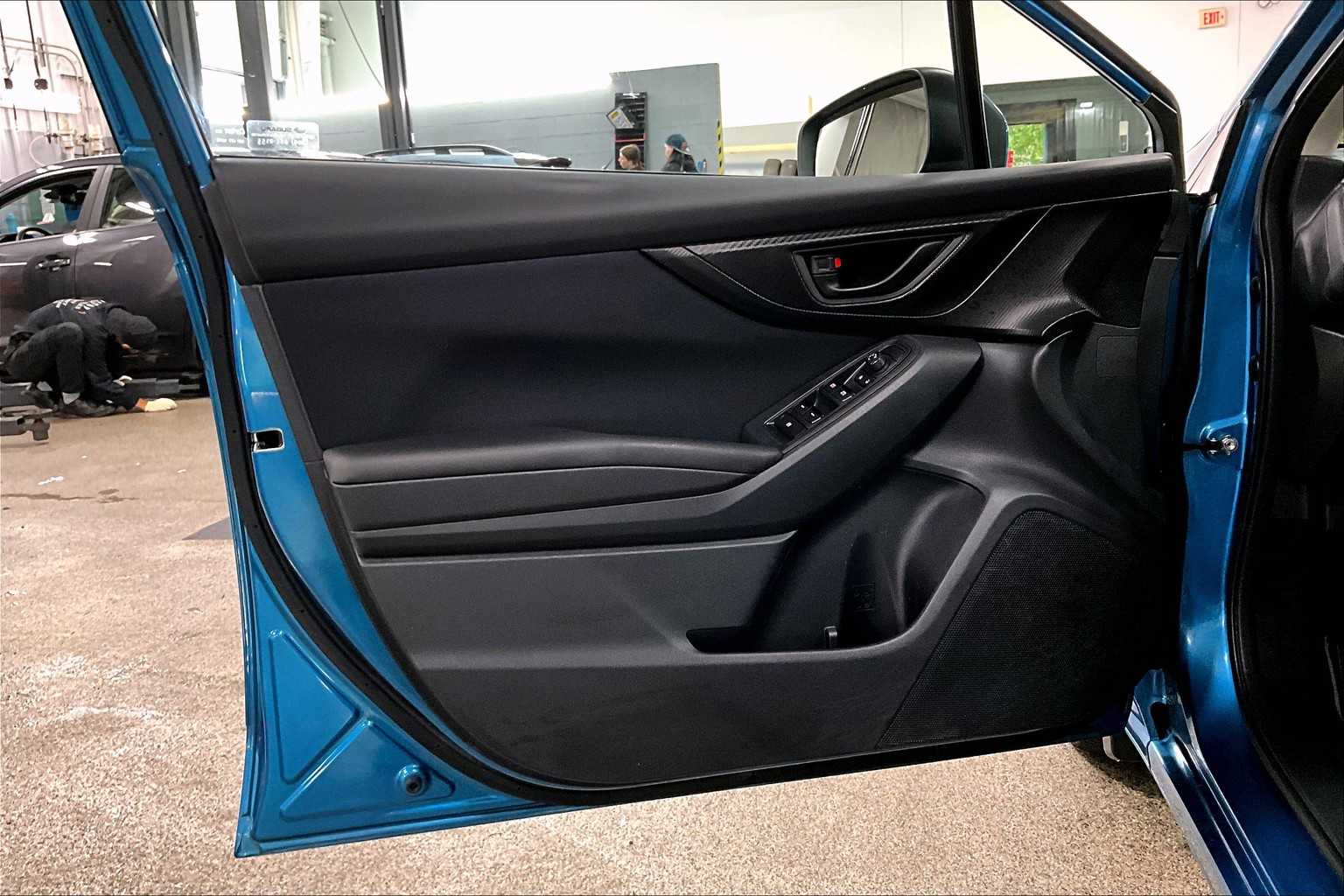 2017 Subaru Impreza 2.0i Premium photo 19